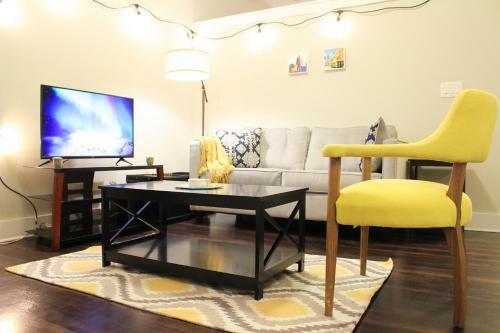 Apartamento Queen Bed Near Downtown, Shopping & Restaurants