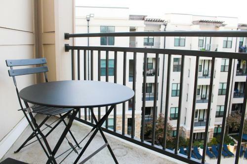Apartamento Queen Bed Near Downtown, Shopping & Restaurants