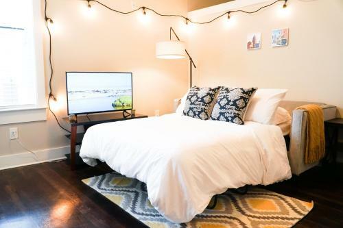 Apartamento Queen Bed Near Downtown, Shopping & Restaurants