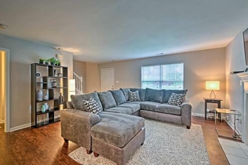 Updated Charlotte Home With Deck - 10 Minutes To Uncc