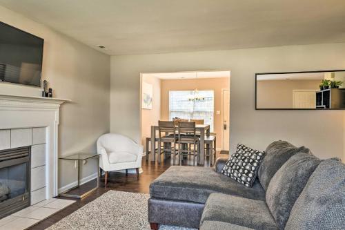 Updated Charlotte Home With Deck - 10 Minutes To Uncc