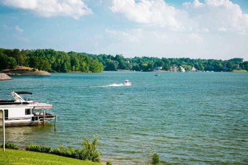 Waterfront Two Bedroom #14 At Long Cove Resort