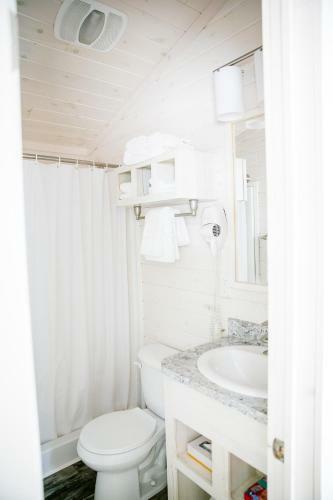 Waterfront Two Bedroom #14 At Long Cove Resort