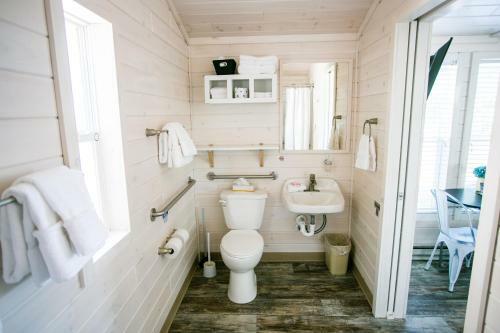 Lakefront Property One Bedroom #4 At Long Cove Resort