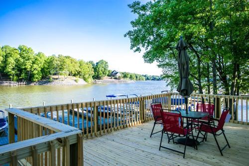 Lakefront Property One Bedroom #4 At Long Cove Resort