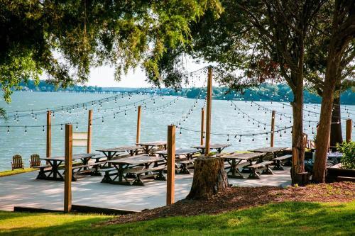 Lakefront Property One Bedroom #4 At Long Cove Resort