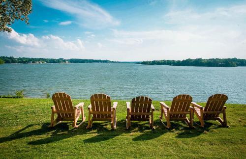 Lakefront Property One Bedroom #4 At Long Cove Resort
