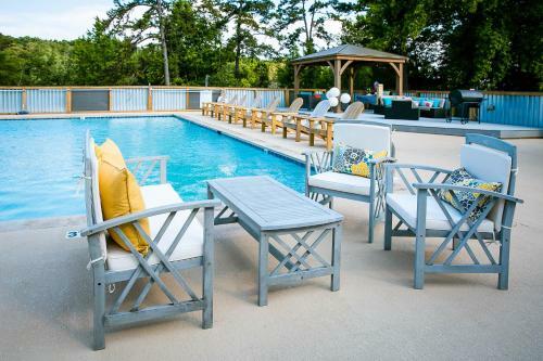 Lakefront Property Two Bedroom #31 At Long Cove Resort