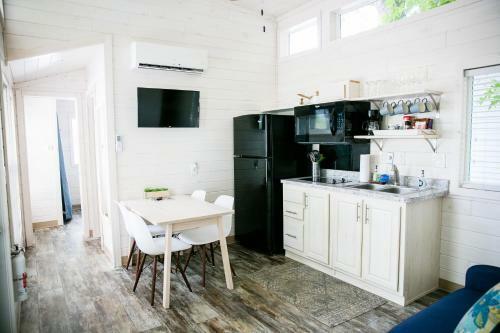 Lakefront Property Two Bedroom #31 At Long Cove Resort