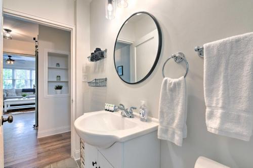 Quiet Modern Farmhouse, 4 Mi To Downtown