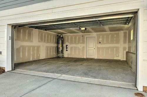 Sleek Townhome Near Breweries And Truist Field!