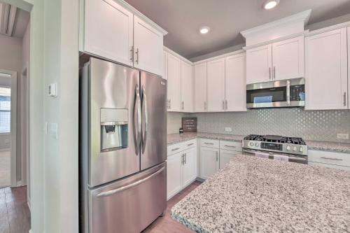 Sleek Townhome Near Breweries And Truist Field!