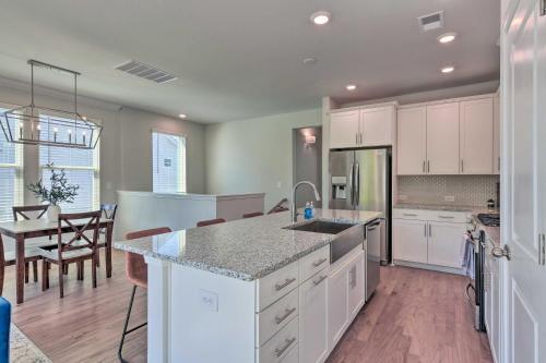 Sleek Townhome Near Breweries And Truist Field!
