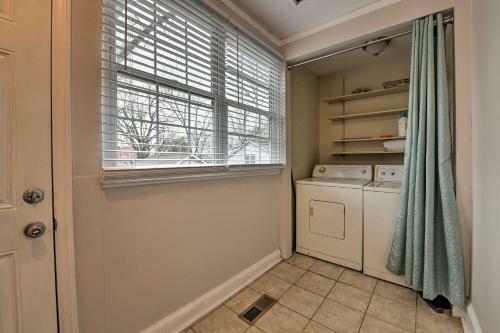 Charming Pet-friendly Abode Less Than 2mi To Spectrum Arena