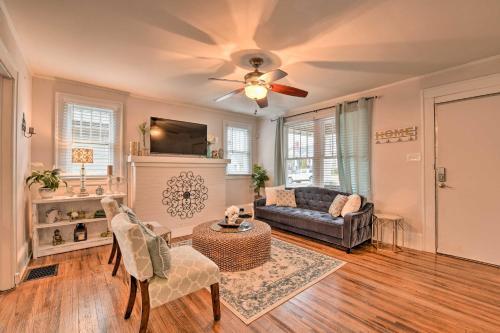 Charming Pet-friendly Abode Less Than 2mi To Spectrum Arena