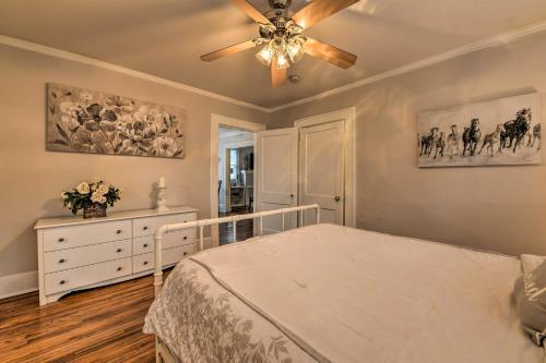 Charming Pet-friendly Abode Less Than 2mi To Spectrum Arena