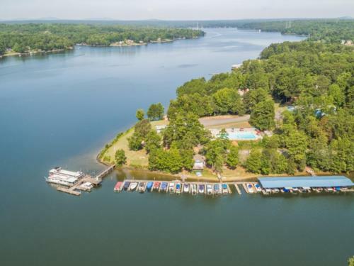 Lakefront Property Two Bedroom #36 At Long Cove Resort