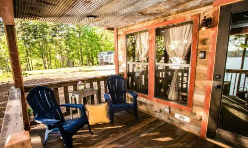 Waterfront 100 Year Old Wood #16 At Long Cove Resort