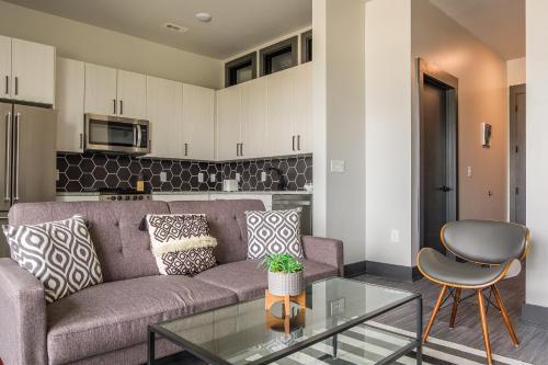 Vibrant Studio And 2br Apartments By Frontdesk