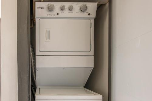 Vibrant Studio And 2br Apartments By Frontdesk