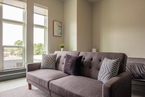 Vibrant Studio And 2br Apartments By Frontdesk