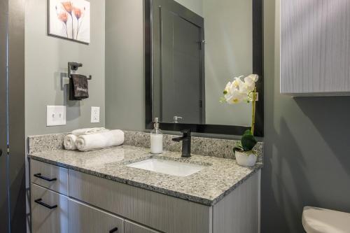 Vibrant Studio And 2br Apartments By Frontdesk