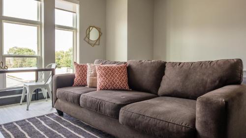 Vibrant Studio And 2br Apartments By Frontdesk