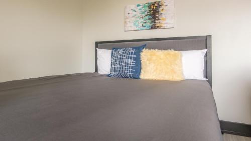 Vibrant Studio And 2br Apartments By Frontdesk