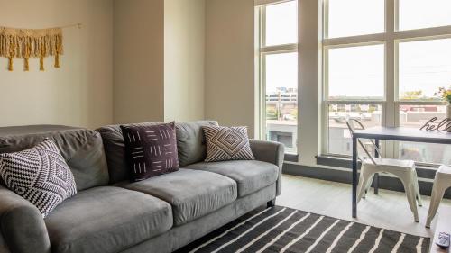 Vibrant Studio And 2br Apartments By Frontdesk