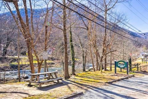 Cottage Fire Pit, Bbq, Walk To Chimney Rock!
