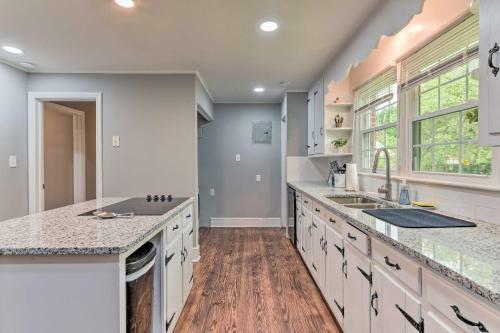 Charming Charlotte Getaway - 4 Mi To Uptown!