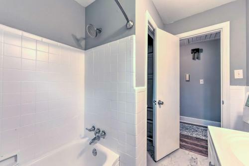 Charming Charlotte Getaway - 4 Mi To Uptown!