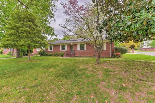Charming Charlotte Getaway - 4 Mi To Uptown!