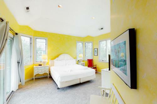Mango Manor Ms1