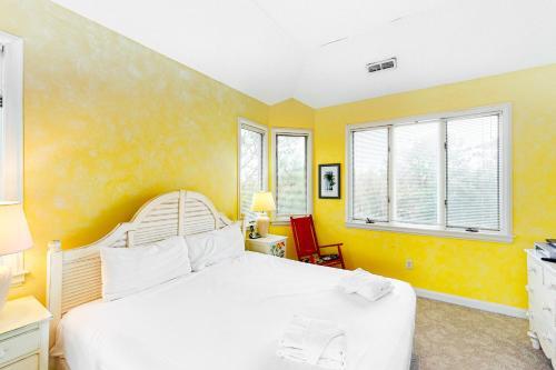 Mango Manor Ms1