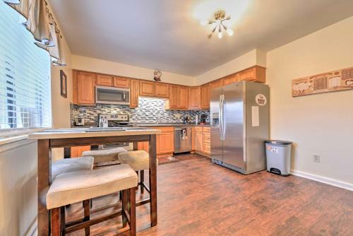 Durham Townhome With Deck - 15 Min To Downtown, Dpac!