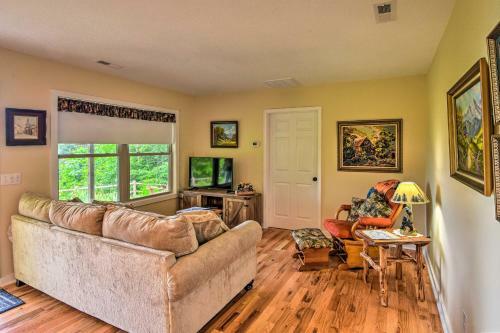 Peaceful Mountain Hideaway On 6 Scenic Acres!