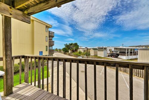 Apartamento Emerald Isle Condo With Pool And Ocean Views!