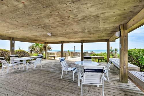 Apartamento Emerald Isle Condo With Pool And Ocean Views!