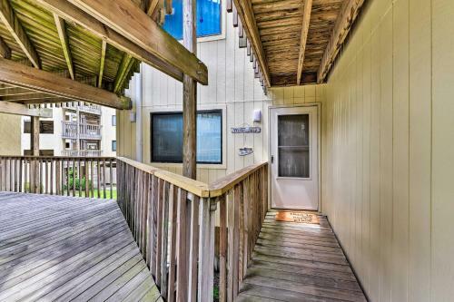 Apartamento Emerald Isle Condo With Pool And Ocean Views!