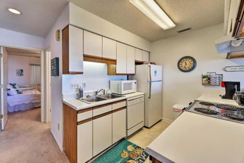 Apartamento Emerald Isle Condo With Pool And Ocean Views!