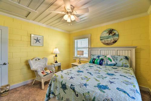 Colorful Cottage With Patio Across From The Beach!