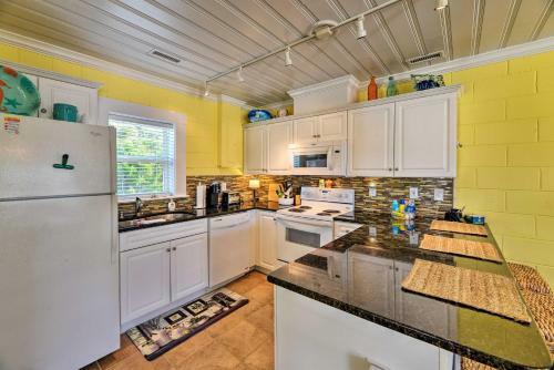 Colorful Cottage With Patio Across From The Beach!