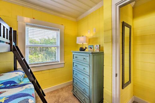 Colorful Cottage With Patio Across From The Beach!