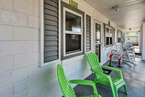 Colorful Cottage With Patio Across From The Beach!