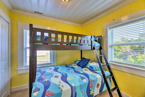 Colorful Cottage With Patio Across From The Beach!