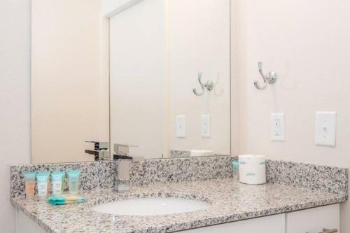 Apartamento Viagem - Durham - 1br With Parking, W/d Near Rtp