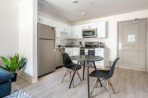 Apartamento Viagem - Durham - 1br With Parking, W/d Near Rtp