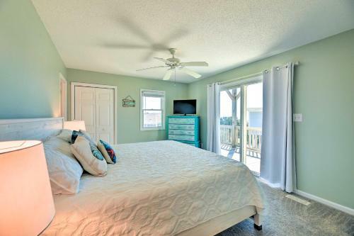 Emerald Isle Retreat With 2 Decks And Ocean Views