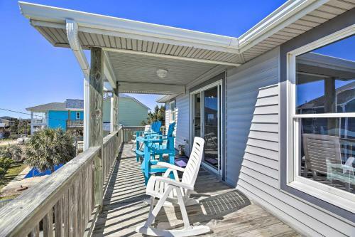 Emerald Isle Retreat With 2 Decks And Ocean Views